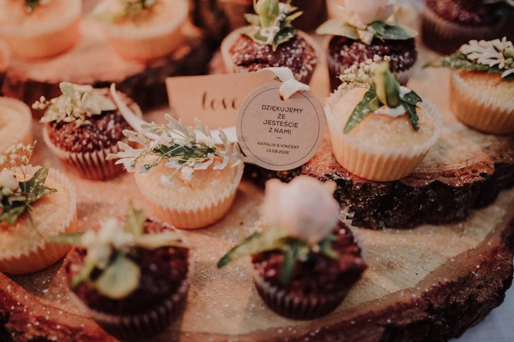 cupcakes wedding desert table idea