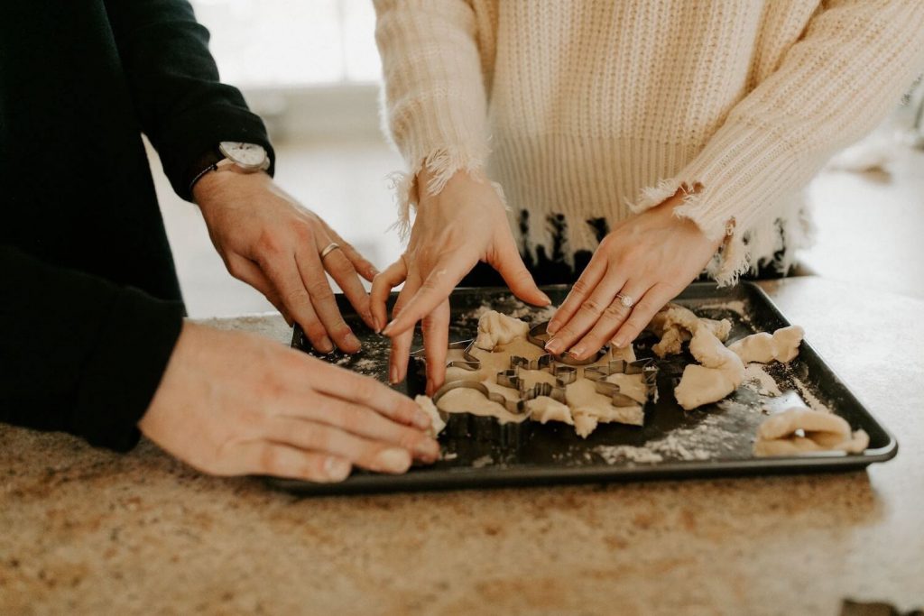 baking party christmas proposal idea