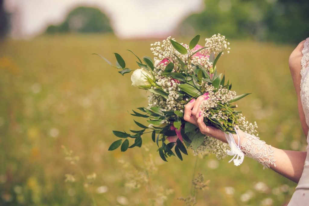 Wedding Bouquet Toss Origins and Alternatives - Joy