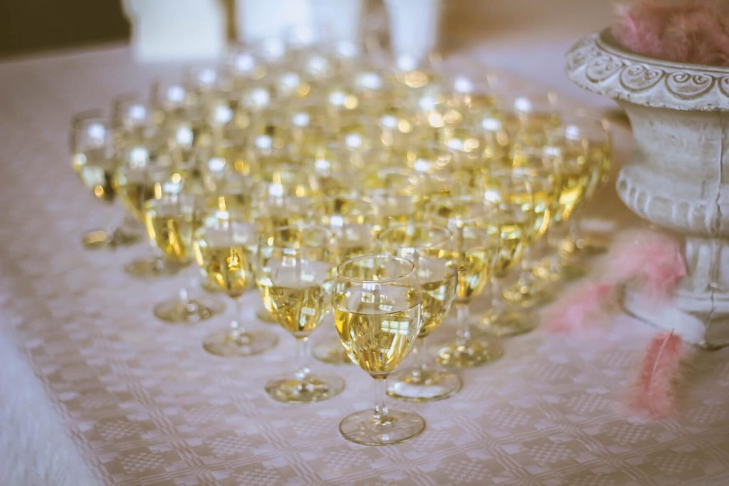 budgeting for alcohol how much does wedding catering cost