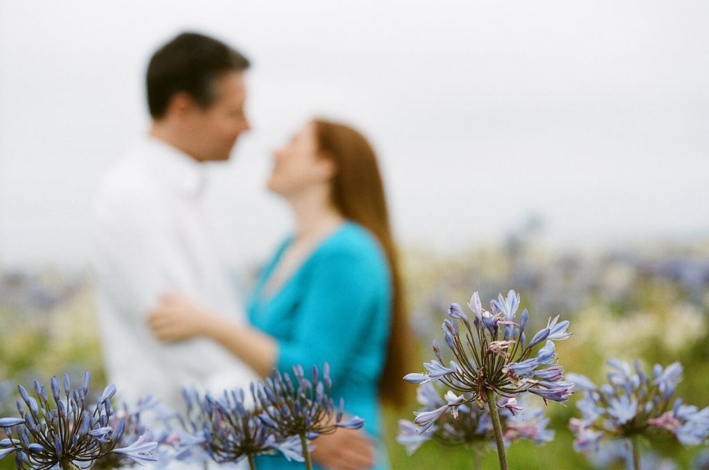 focus on the foreground summer engagement photo idea