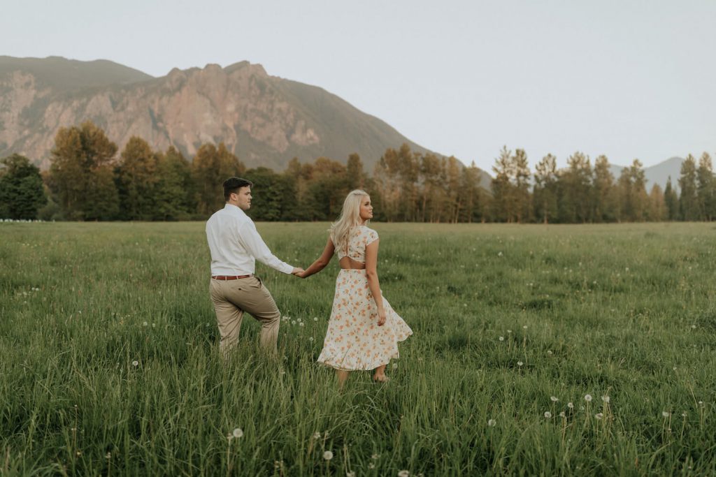 welcome wide-open spaces summer engagement photo idea