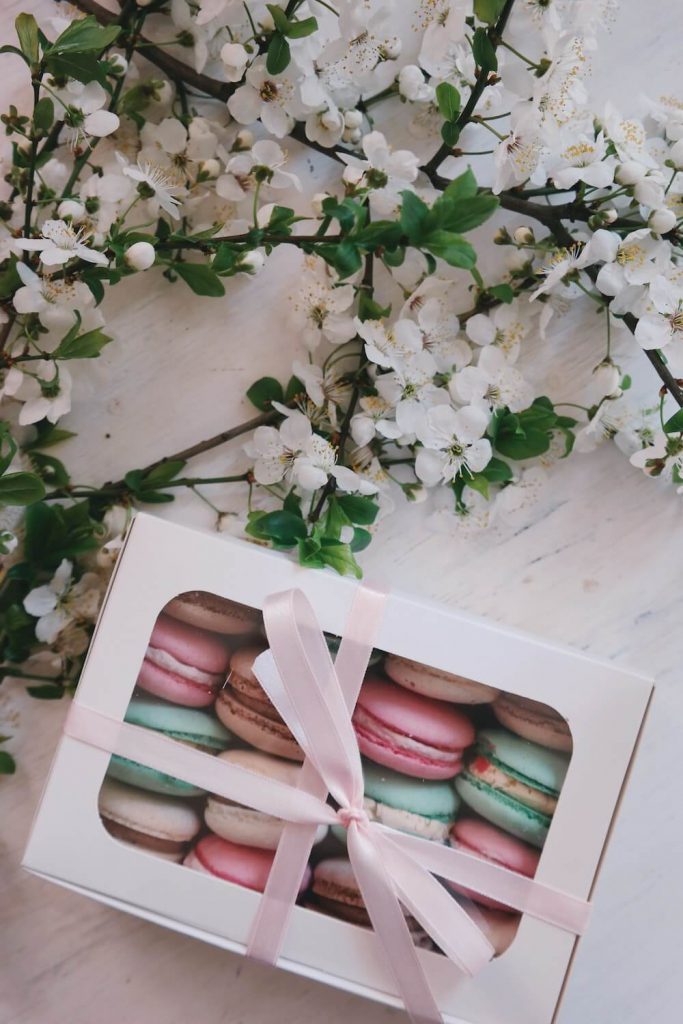 Macarons with Flowers