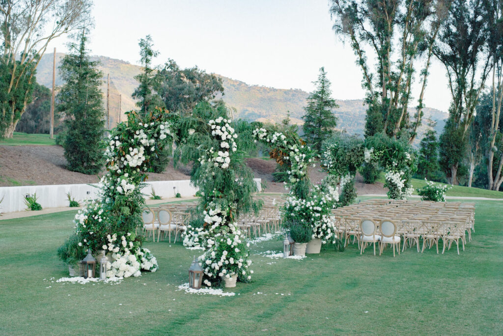 ceremony details and cocktail-hour decor wedding photography timeline