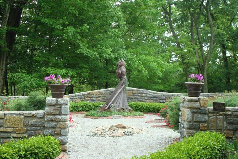 pyramid hill sculpture park & museum outdoor wedding venues cincinnati