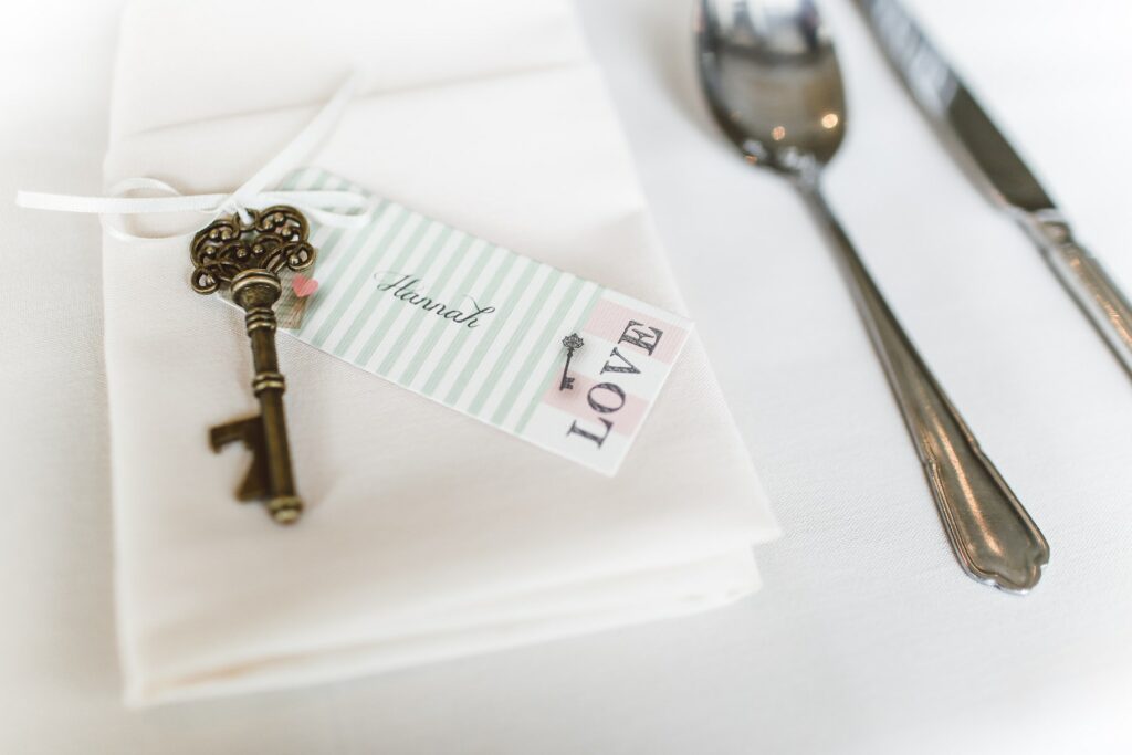 wedding place cards with skeleton key
