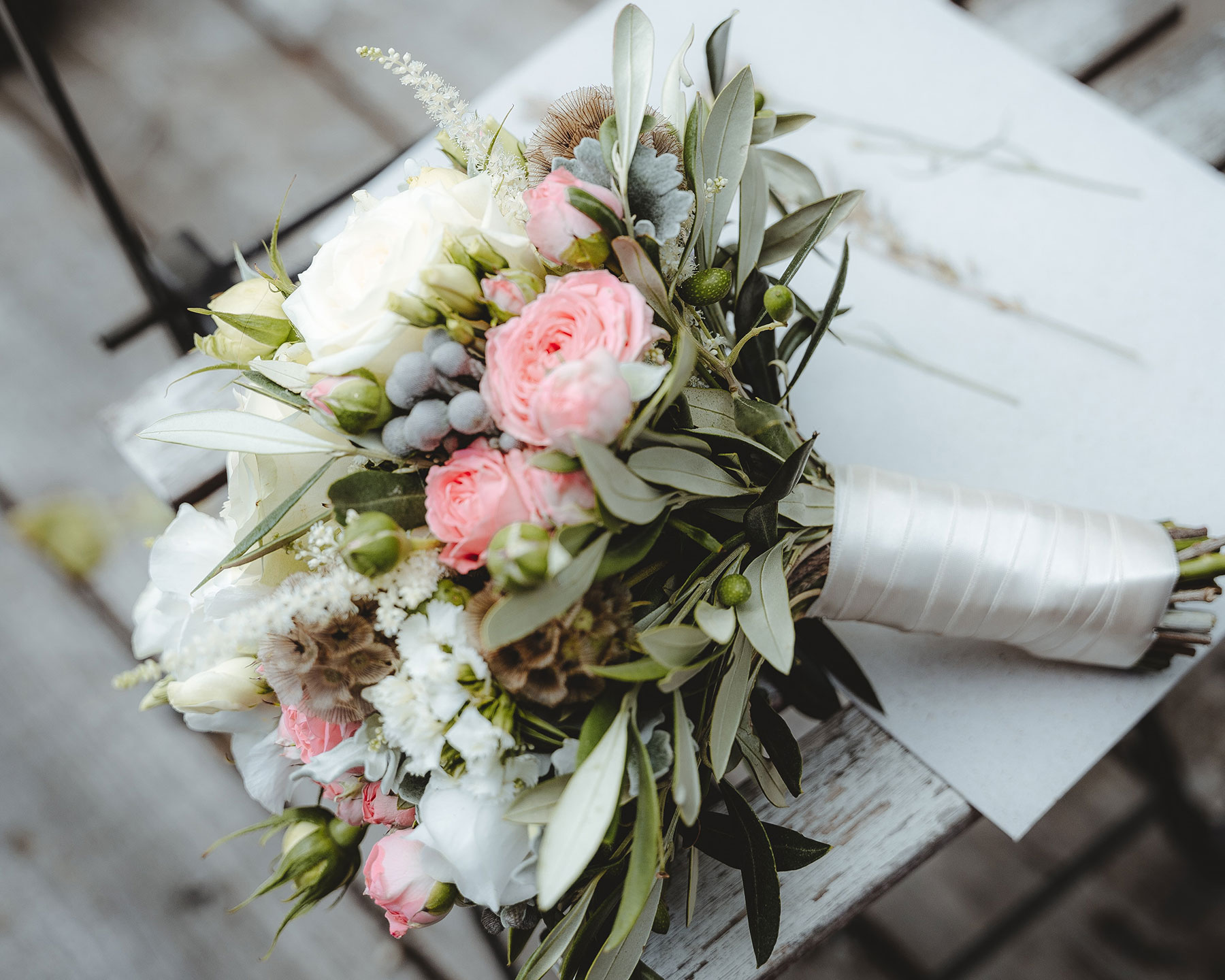 The Ultimate Guide to DIY Wedding Flowers - Joy
