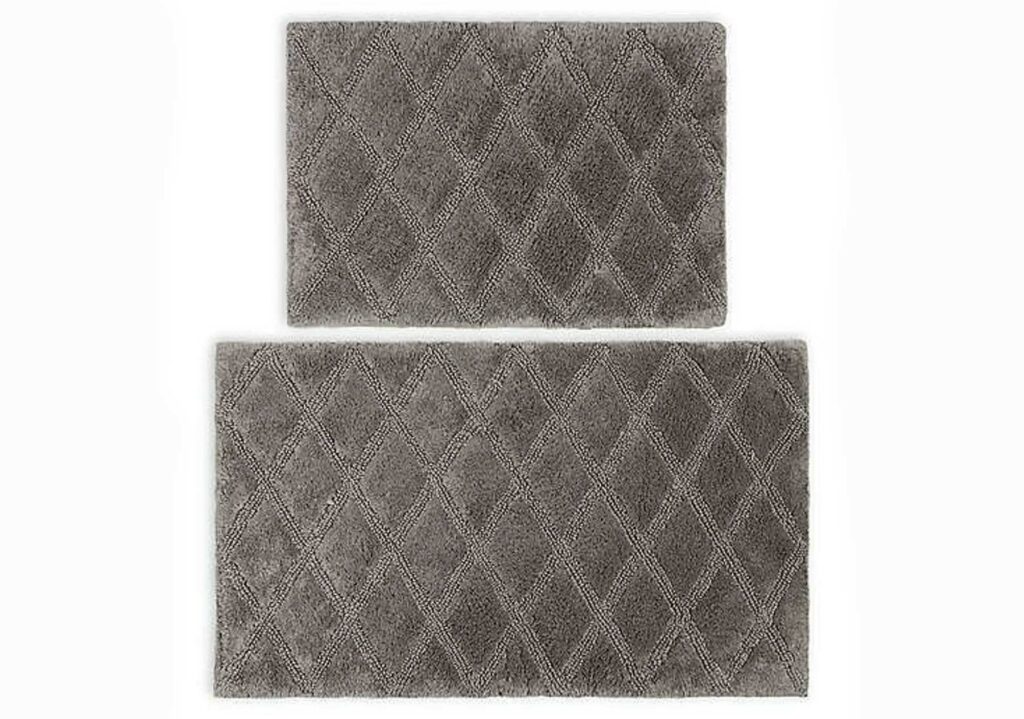 https://withjoy.com/blog/wp-content/uploads/2022/09/Best-Bath-Accessories-Vera-Wang-Bath-Rug-Set-1024x719.jpg