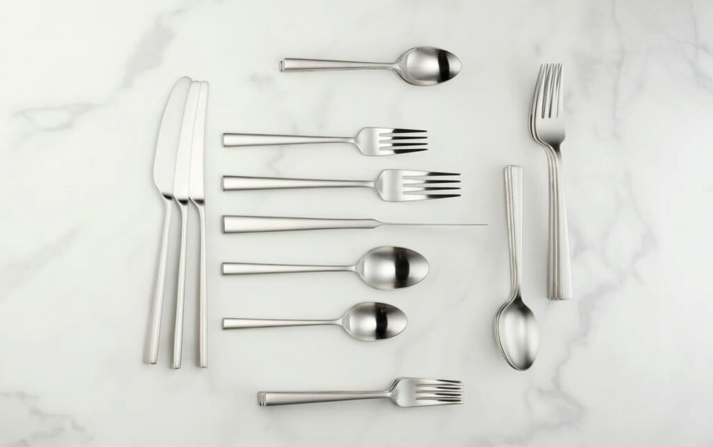 The Blacksmith Silverware Set (20 piece set)