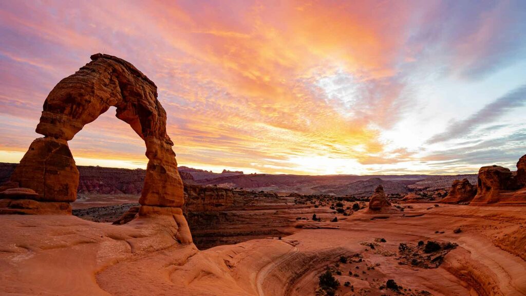 A sunset photo of Delicate Arch in Moab, Utah