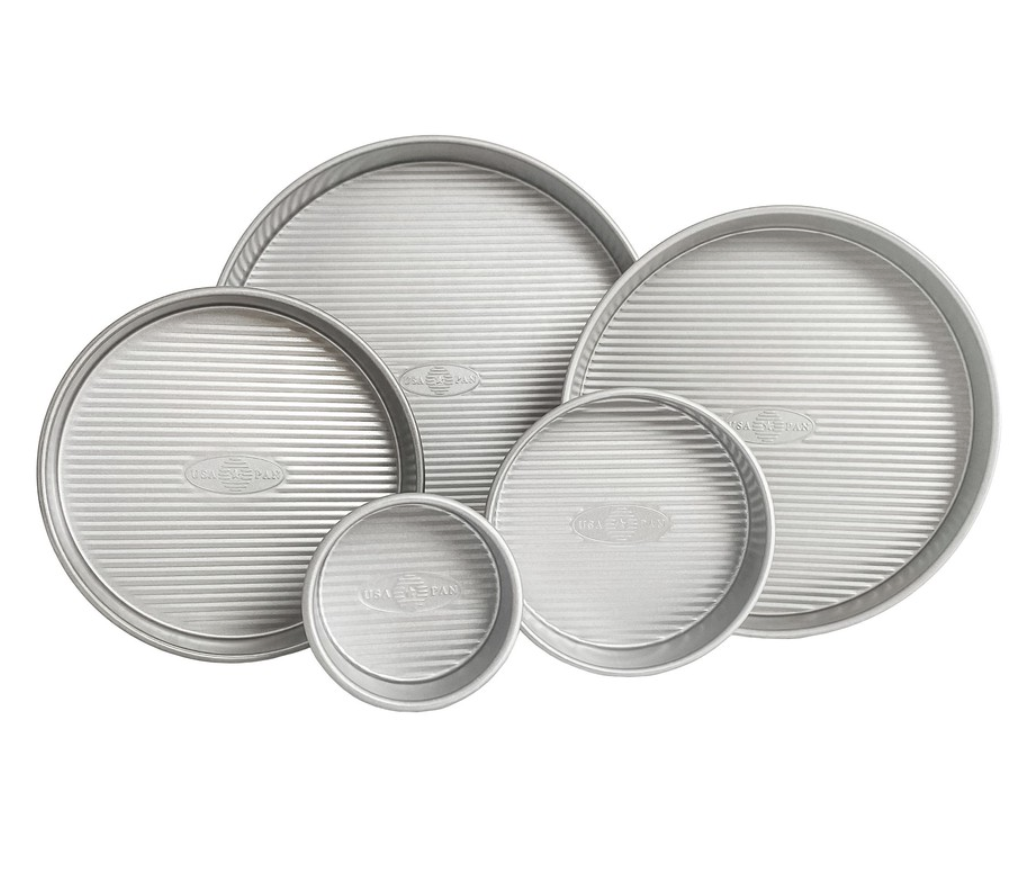 USA Pan 12 Cup Muffin Pan and Lid Set