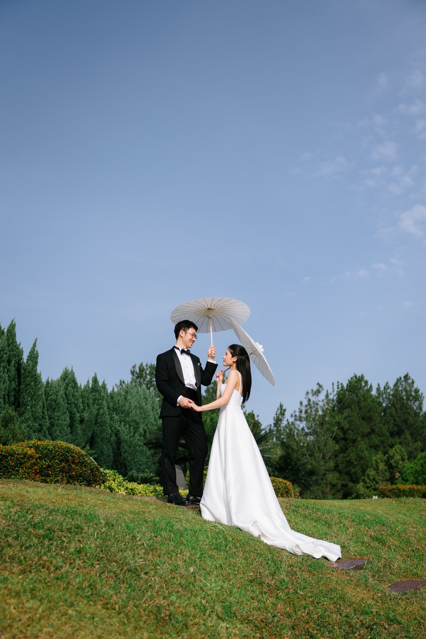 Wui Yan and Li Yen photographed together