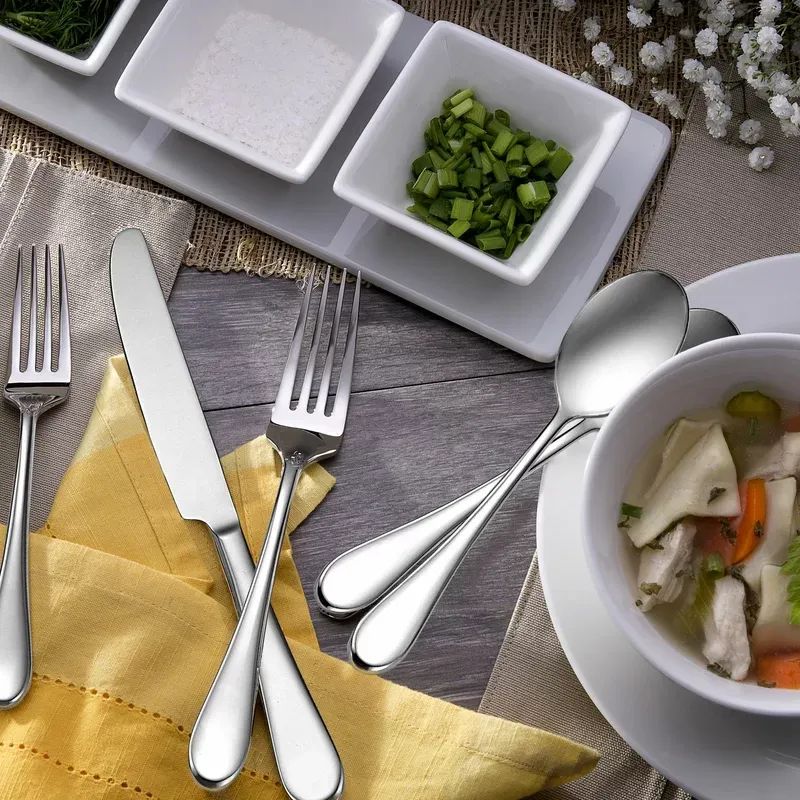 Oneida Icarus 20Piece Flatware Set in Silver Joy