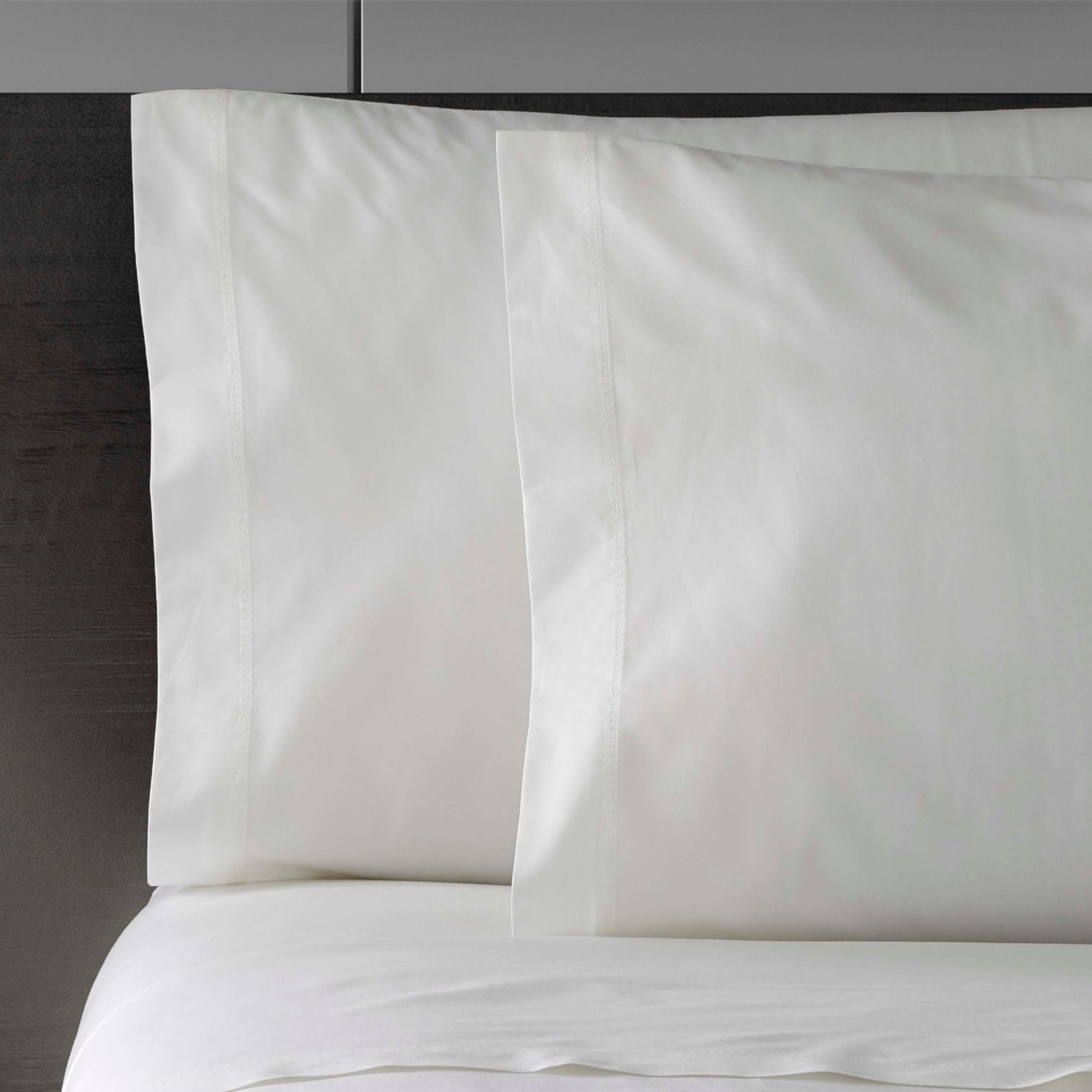 Vera Wang Solid 400Thread Count Percale Sheet Set in White/ White