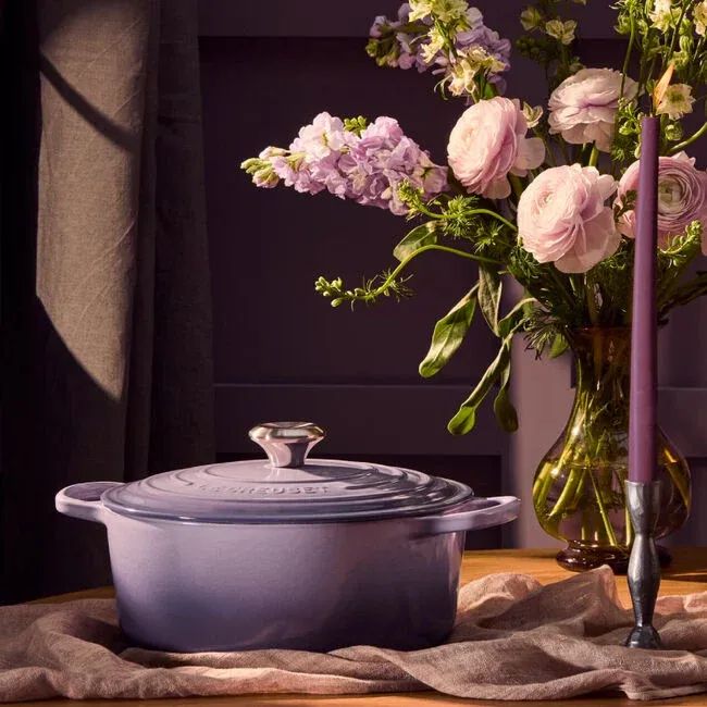 Signature Round Dutch Oven | Le Creuset®